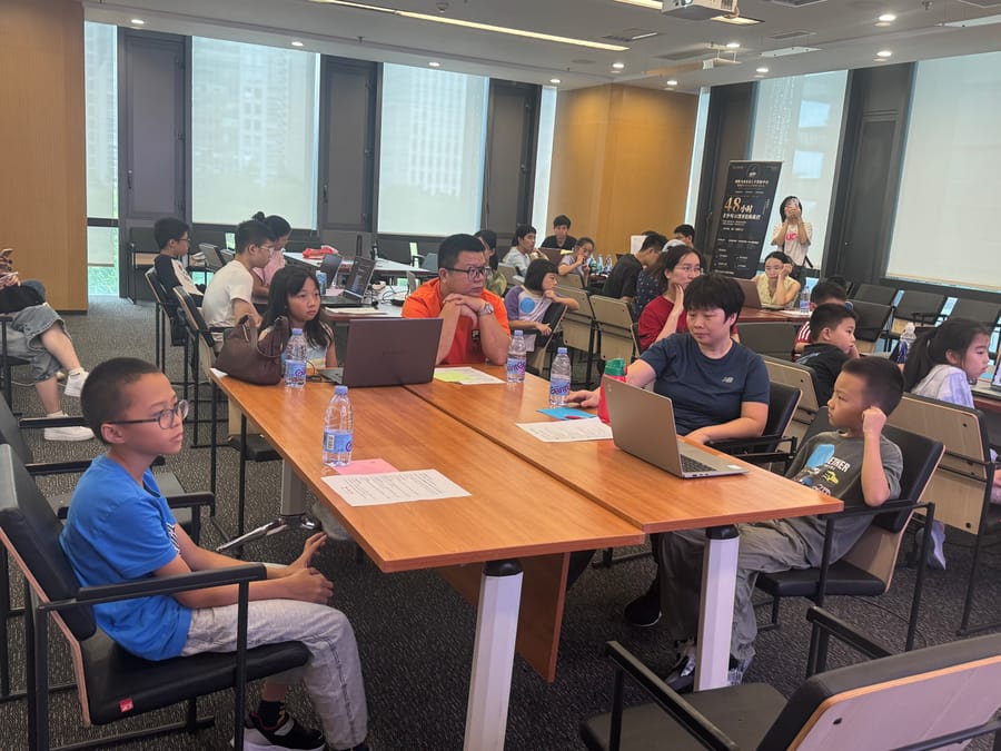 AI 青少年创客 MINI 黑客松 · 招商银行深圳分行 · 金葵花客户定制专场 现场回顾 4